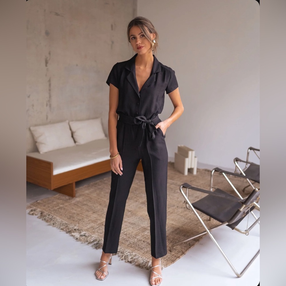 Black pantsuit from easyclothes.com